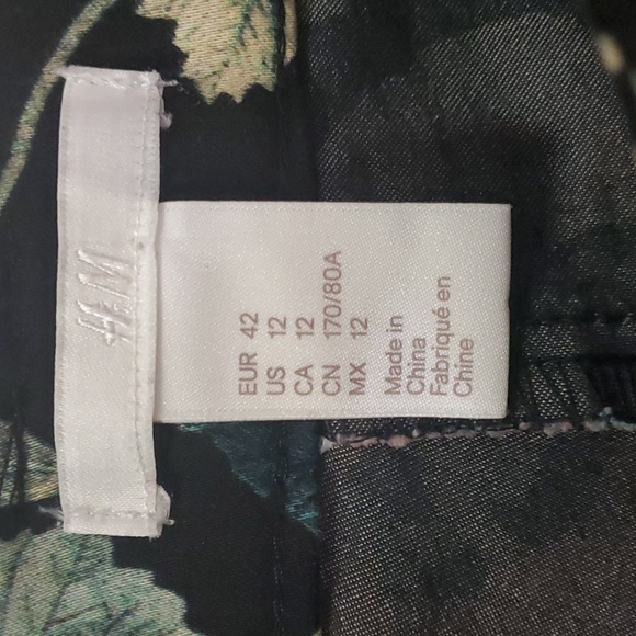 Floral Crop Pants - Picture 6 of 8